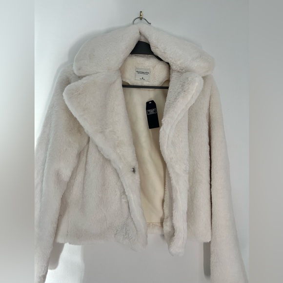 Abercrombie & Fitch Soft Faux Fur Jacket – Women’s M - Picture 11 of 14